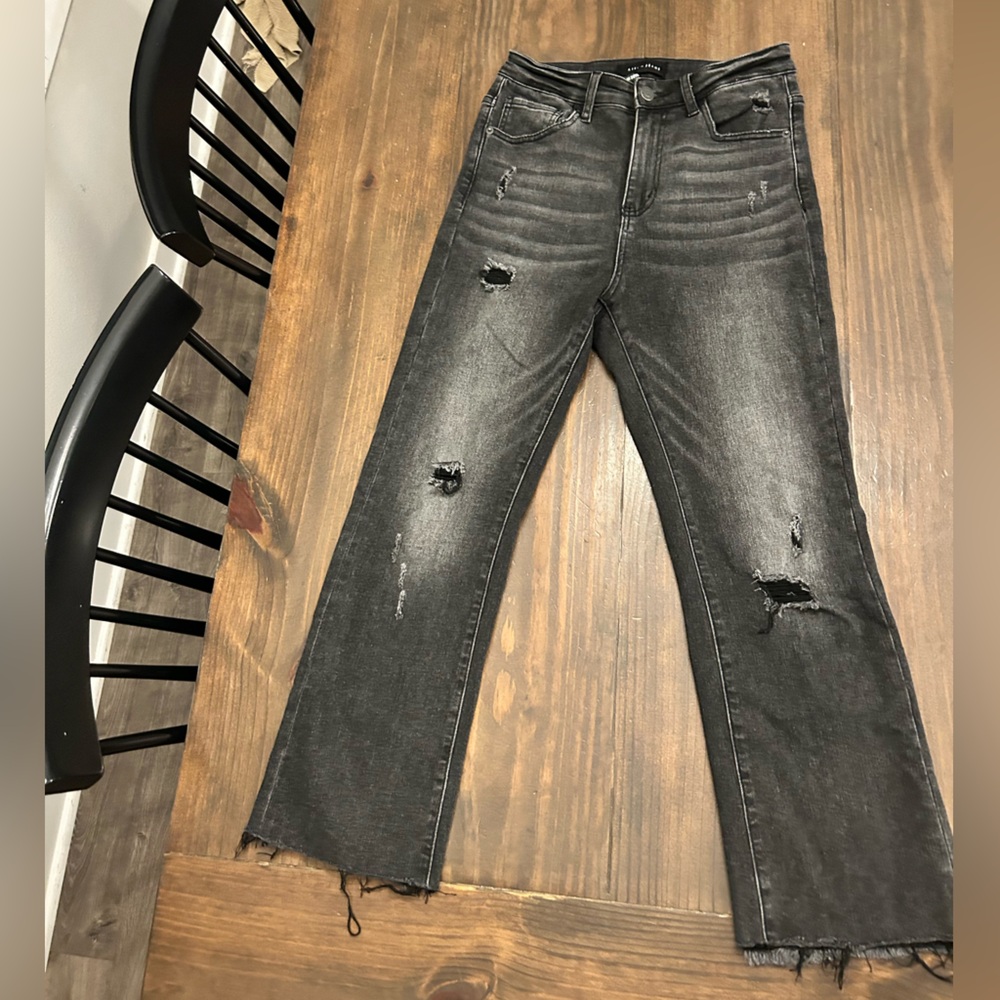 Edgy Charcoal Distressed Women's Cropped Jeans